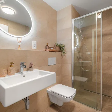 Appartement Pronájem útulného A Vybaveného Bytu *