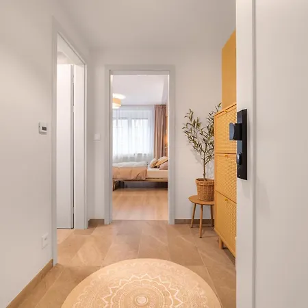 Pronajem Utulneho A Vybaveneho Bytu Apartment